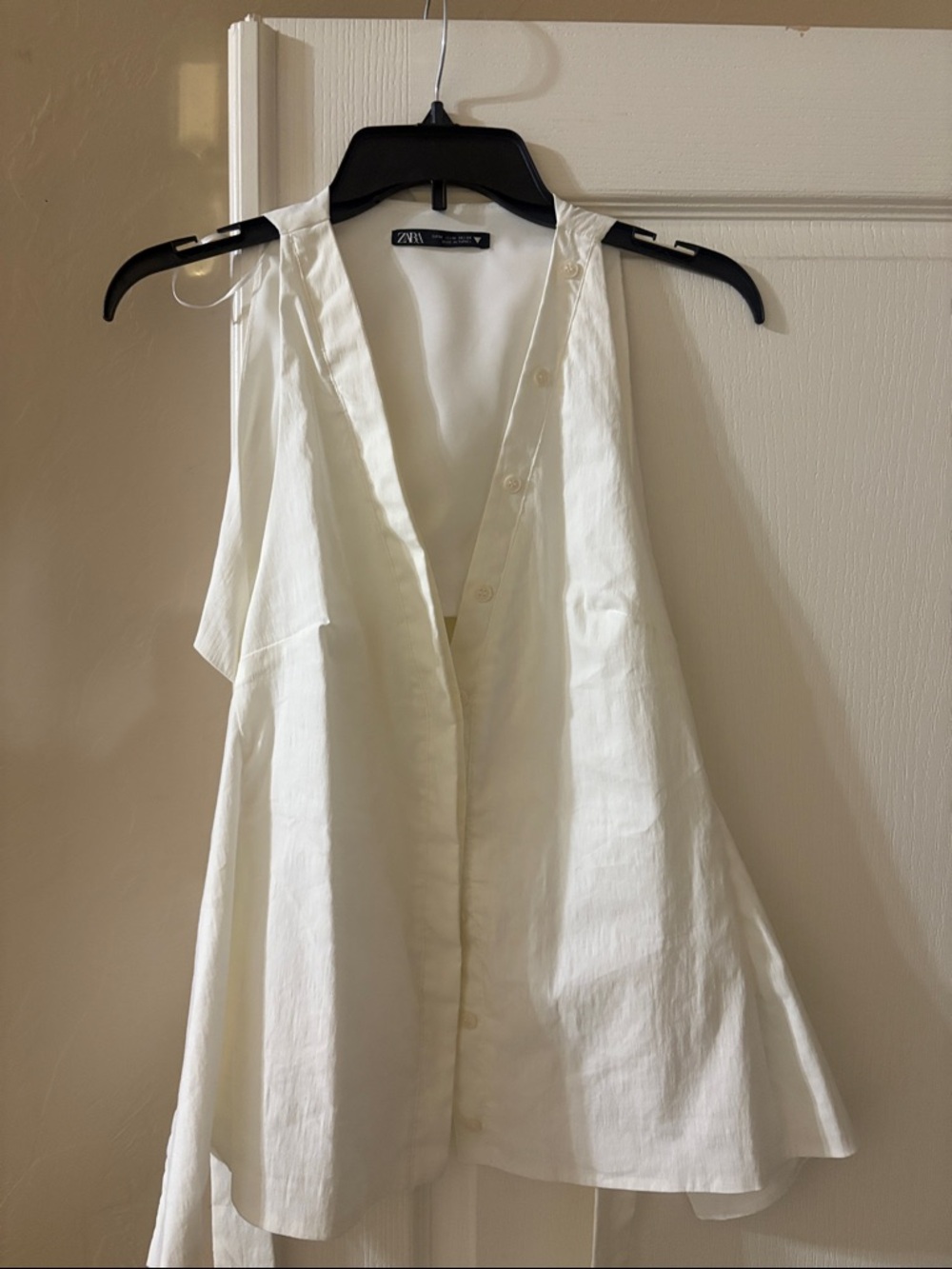 Zara Cream Sleeveless Button-Front Top